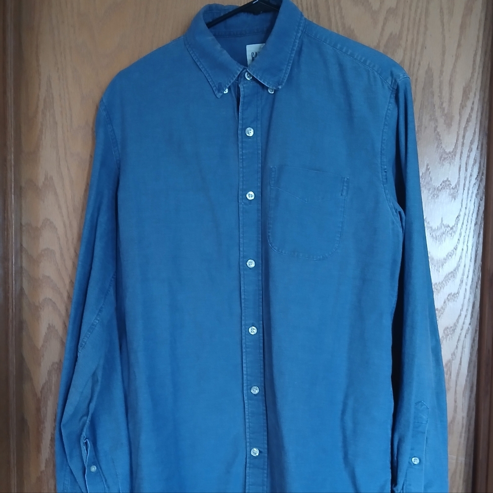 LAST CHANCE! GAP Button Down Shirt - Size Medium